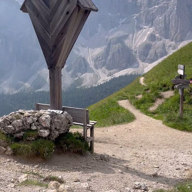 A bike + a friend = perfect happy day
#bike #friends #dolomiti #dolomites #altabadia #suedtirol #sun...